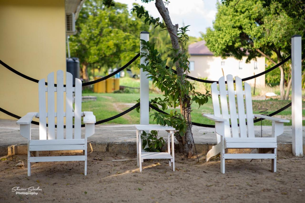 Treasure Beach Inn And Bar Екстериор снимка