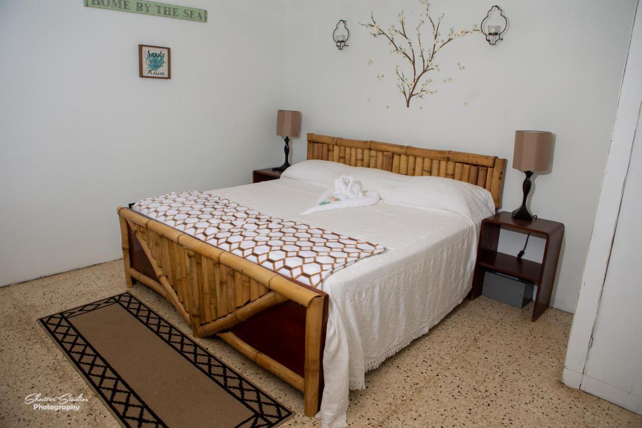 Treasure Beach Inn And Bar Екстериор снимка